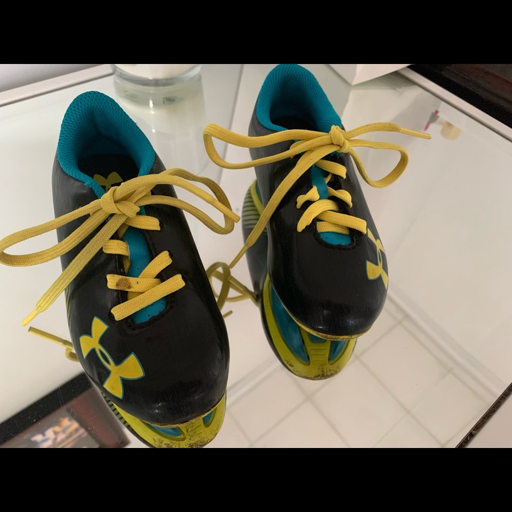 Under armour  soccer shoes 👟